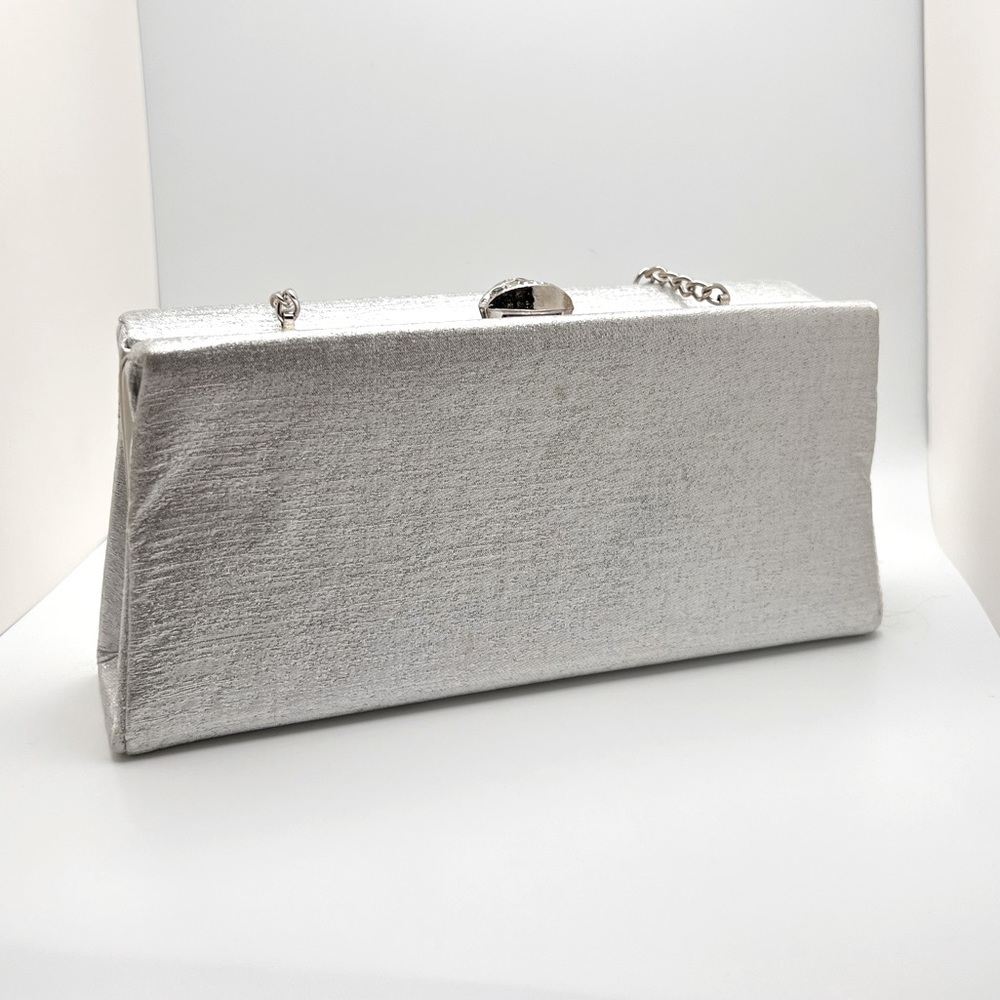 VINTAGE | silver metallic fabric clutch purse